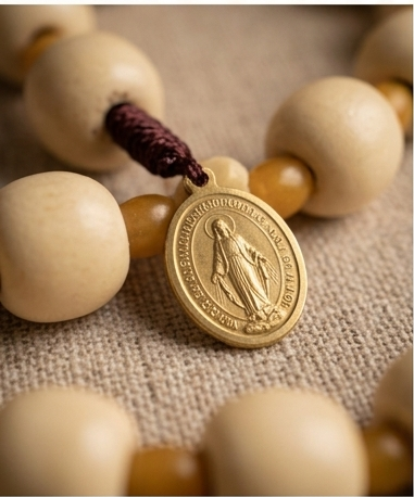 Denario de Oración Emaús – Madera y Acero Dorado